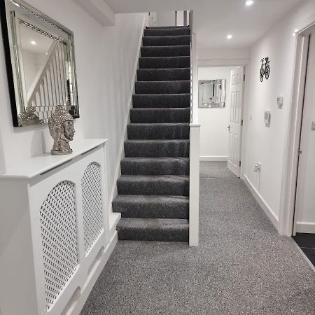 Classic 2 Bed Apartment In Oldkent Road London Bagian luar foto