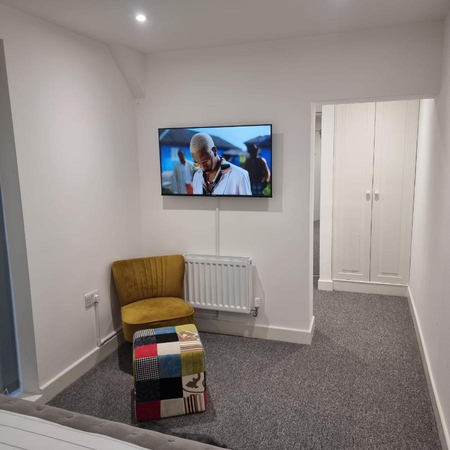 Classic 2 Bed Apartment In Oldkent Road London Bagian luar foto