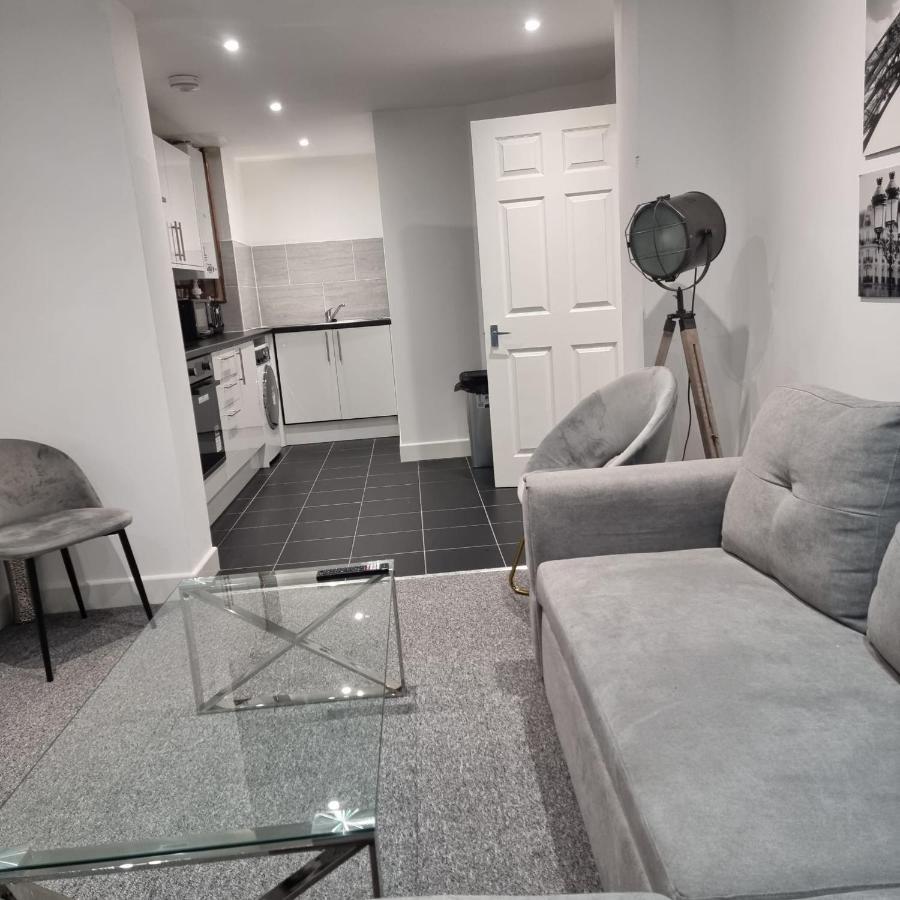 Classic 2 Bed Apartment In Oldkent Road London Bagian luar foto