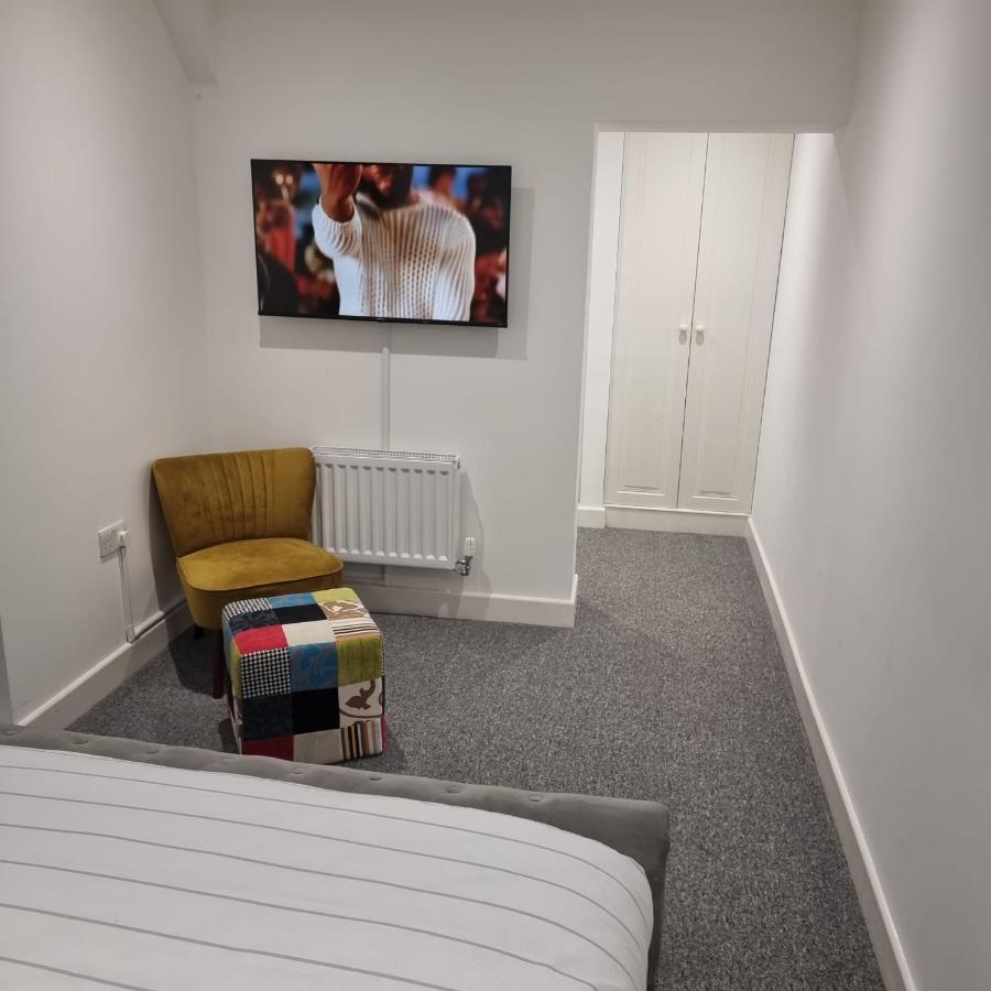 Classic 2 Bed Apartment In Oldkent Road London Bagian luar foto