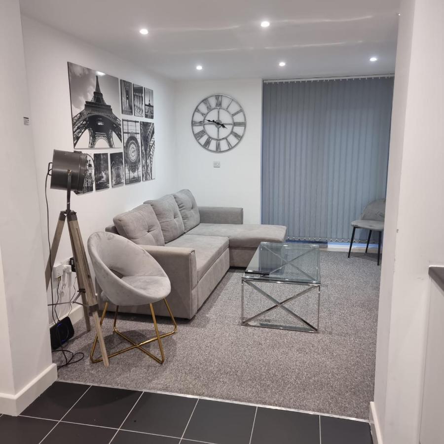 Classic 2 Bed Apartment In Oldkent Road London Bagian luar foto