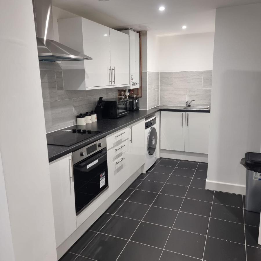 Classic 2 Bed Apartment In Oldkent Road London Bagian luar foto