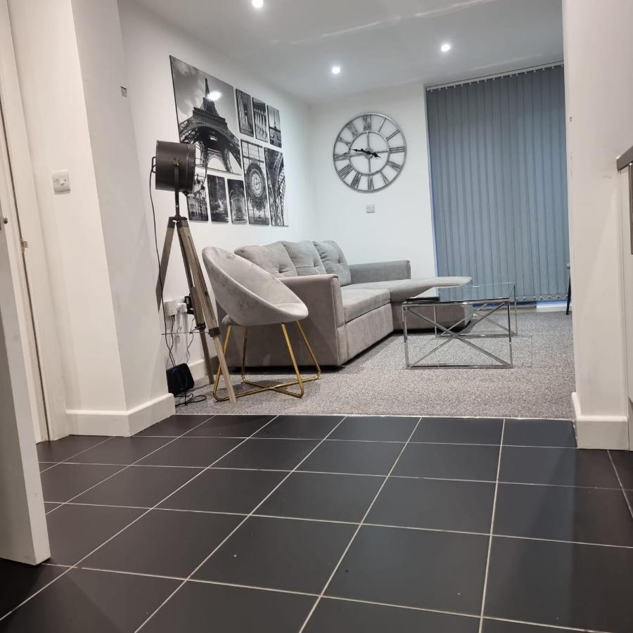 Classic 2 Bed Apartment In Oldkent Road London Bagian luar foto