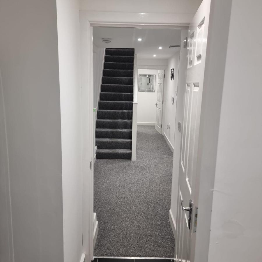 Classic 2 Bed Apartment In Oldkent Road London Bagian luar foto