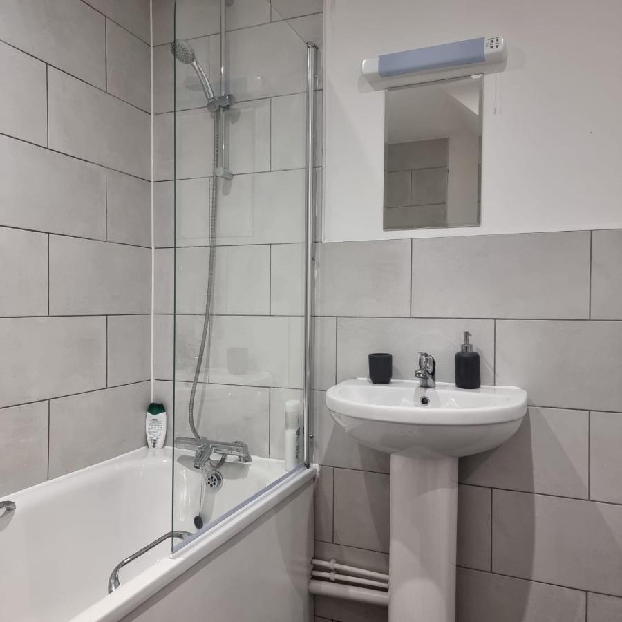 Classic 2 Bed Apartment In Oldkent Road London Bagian luar foto