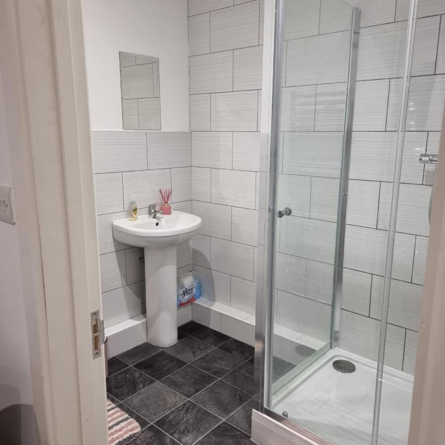Classic 2 Bed Apartment In Oldkent Road London Bagian luar foto