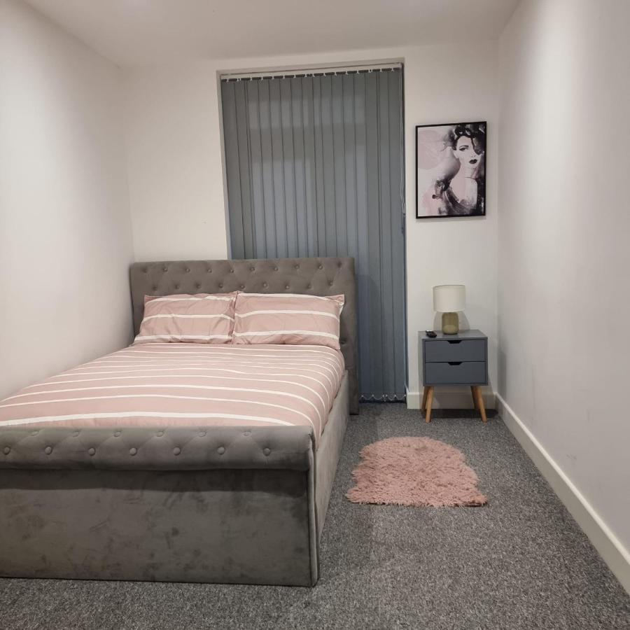 Classic 2 Bed Apartment In Oldkent Road London Bagian luar foto