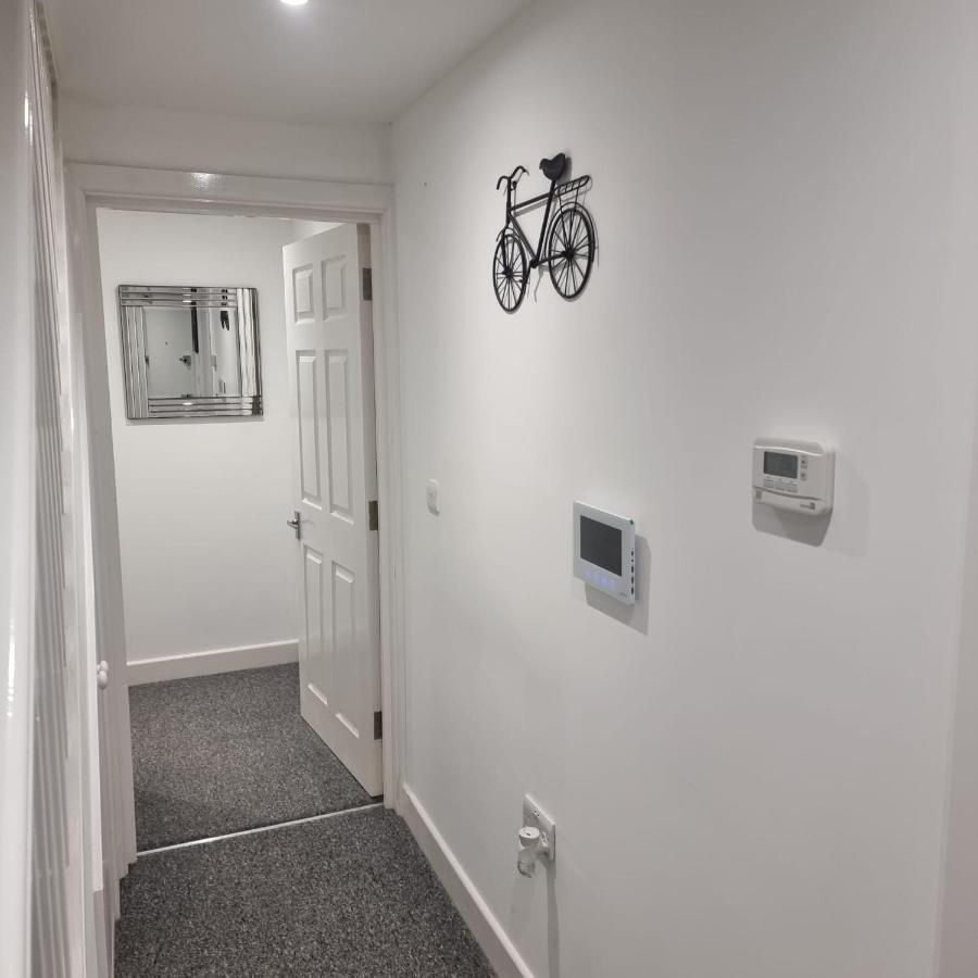 Classic 2 Bed Apartment In Oldkent Road London Bagian luar foto