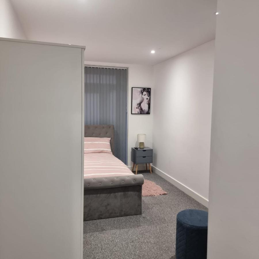 Classic 2 Bed Apartment In Oldkent Road London Bagian luar foto