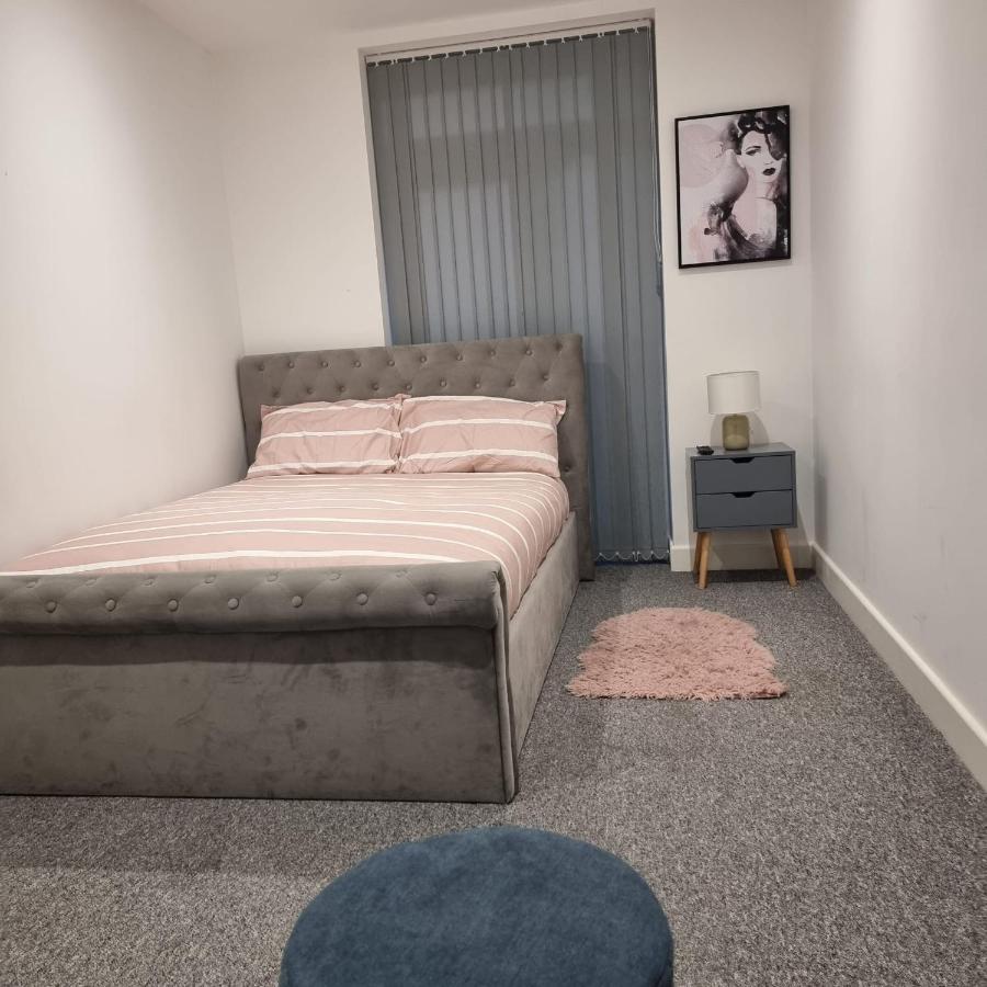 Classic 2 Bed Apartment In Oldkent Road London Bagian luar foto