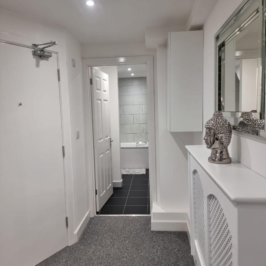 Classic 2 Bed Apartment In Oldkent Road London Bagian luar foto